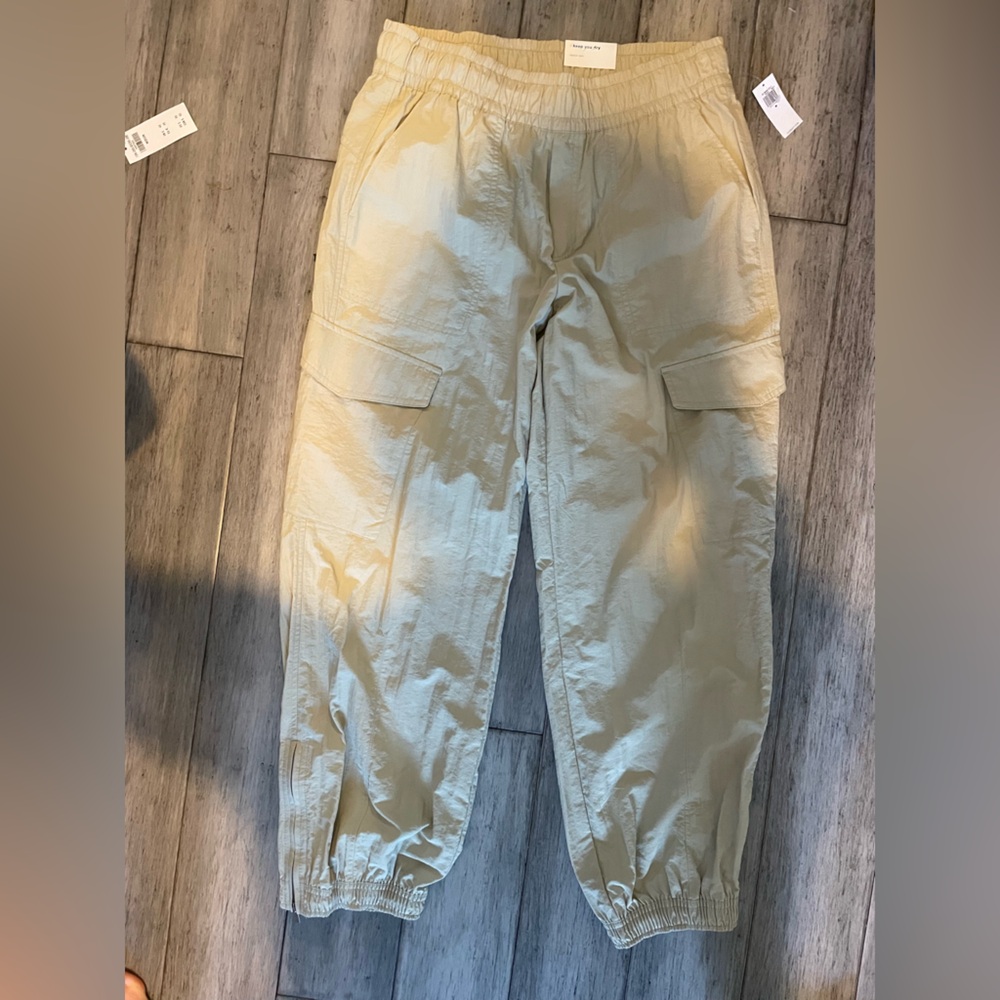 Women’s Tan Cargo Pants NWT